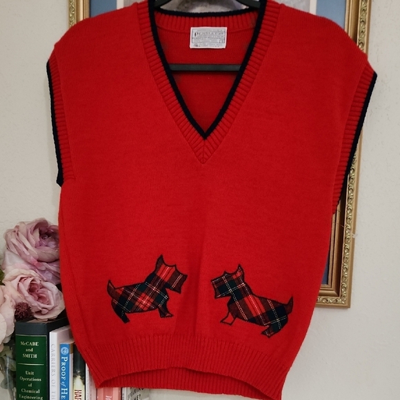 Vintage 100%Virgin Wool Red Sleeveless Vest with Plaid Dog Design Collegaite - Picture 1 of 9